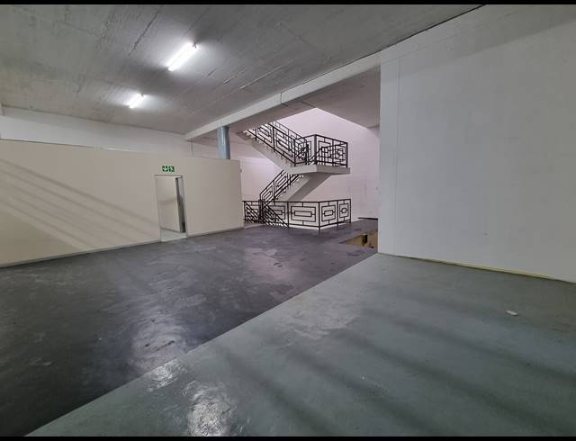 1,260M² WAREHOUSE TO LET IN ORMONDE